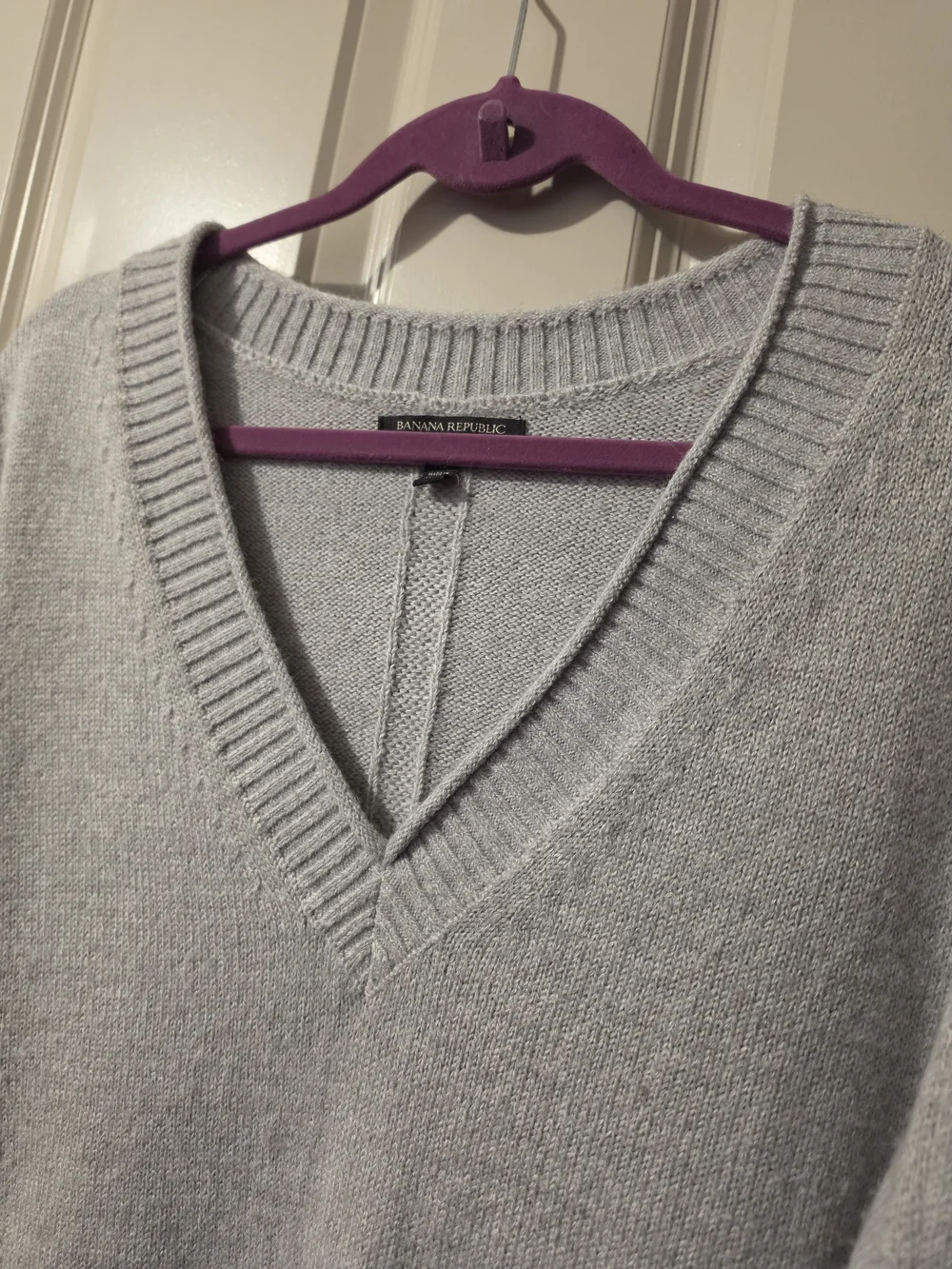 Banana Republic Light Gray V-Neck Sweater XL